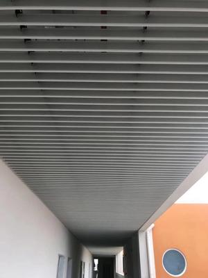 商場走道仿木紋鋁方通與鋁方管冷彎型鋼的應用與優勢